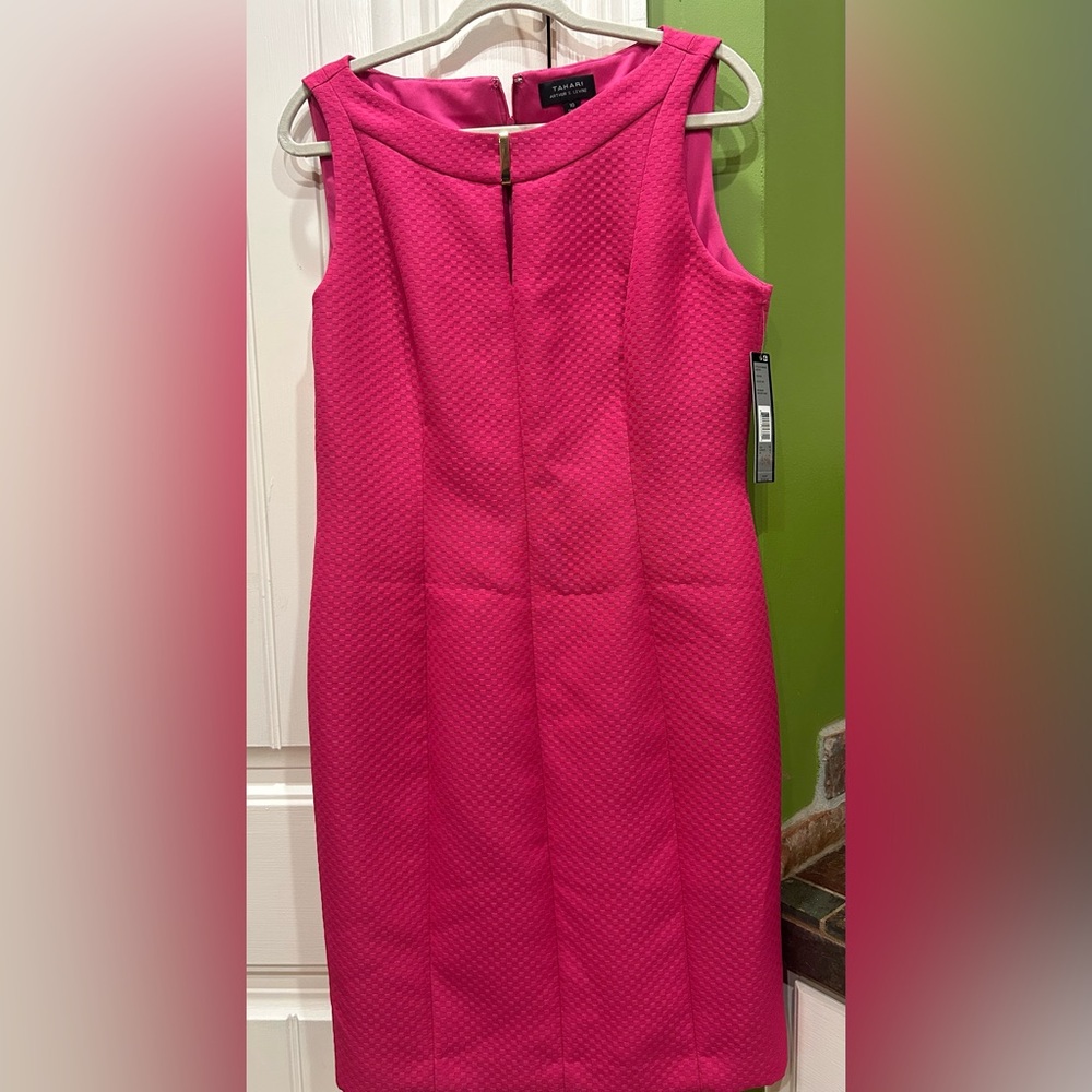 Tahari fuchsia Textured Dress size 10 New with tags